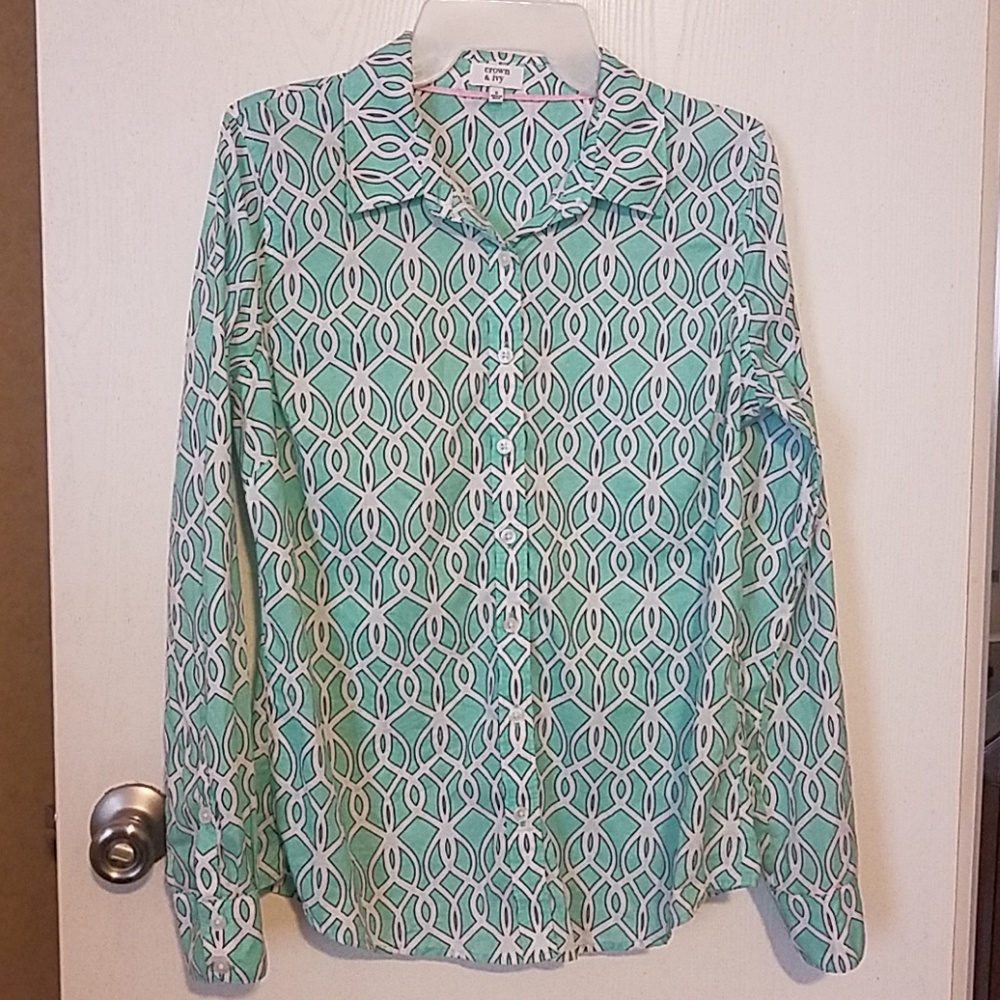 Crown & Ivy Mint colored button down top